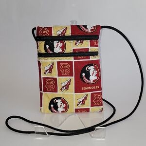 FLORIDA STATE SIMONOLES QUILTED CROSSBODY BAG.